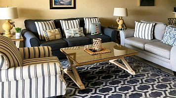 Mit einem KLICK aufs Bild vergr&ouml;ssert es sich. Mit F11 macht man es noch gr&ouml;sser. Mit dem grossen Bild wird gleichzeitig eine SLIDE-SHOW zur Verf&uuml;gung gestellt. Es geht VOR oder ZUR&Uuml;CK in dem man RECHTS oder LINKS auf das grosse Bild klickt. Beendet wird die Gross-Darstellung durch KLICK in den abgedunkelten Bereich oder auf (x).