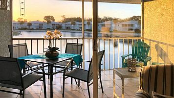 Mit einem KLICK aufs Bild vergr&ouml;ssert es sich. Mit F11 macht man es noch gr&ouml;sser. Mit dem grossen Bild wird gleichzeitig eine SLIDE-SHOW zur Verf&uuml;gung gestellt. Es geht VOR oder ZUR&Uuml;CK in dem man RECHTS oder LINKS auf das grosse Bild klickt. Beendet wird die Gross-Darstellung durch KLICK in den abgedunkelten Bereich oder auf (x).