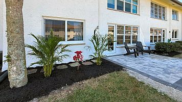 Mit einem KLICK aufs Bild vergr&ouml;ssert es sich. Mit F11 macht man es noch gr&ouml;sser. Mit dem grossen Bild wird gleichzeitig eine SLIDE-SHOW zur Verf&uuml;gung gestellt. Es geht VOR oder ZUR&Uuml;CK in dem man RECHTS oder LINKS auf das grosse Bild klickt. Beendet wird die Gross-Darstellung durch KLICK in den abgedunkelten Bereich oder auf (x).